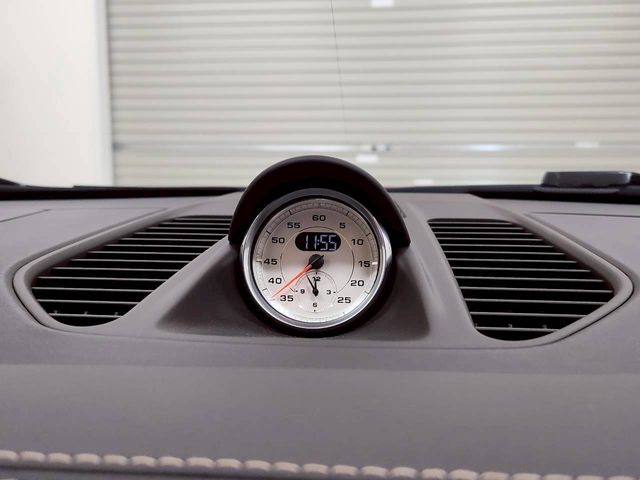 PORSCHE 911 2018 Image 31