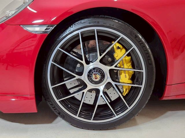 PORSCHE 911 2018 Image 31