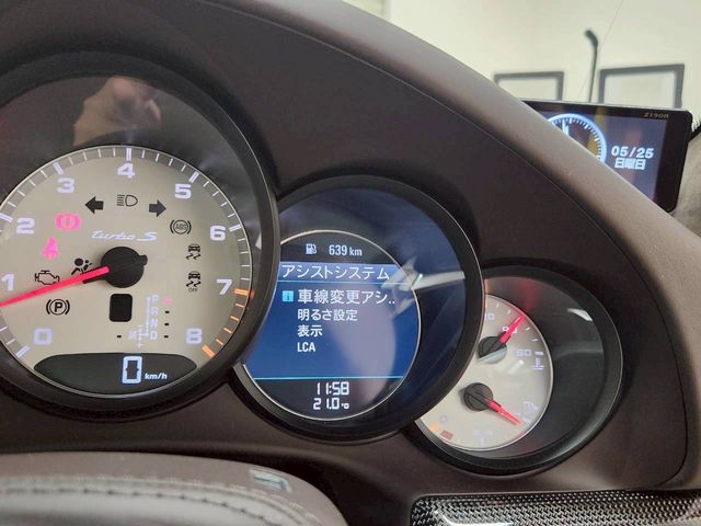 PORSCHE 911 2018 Image 31