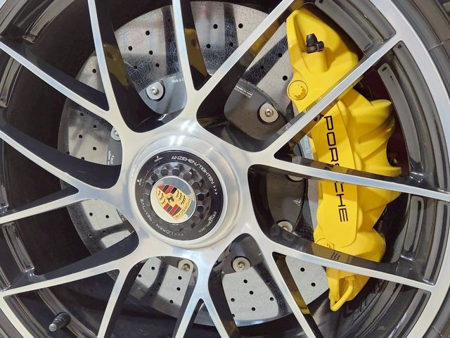 PORSCHE 911 2018 Image 31