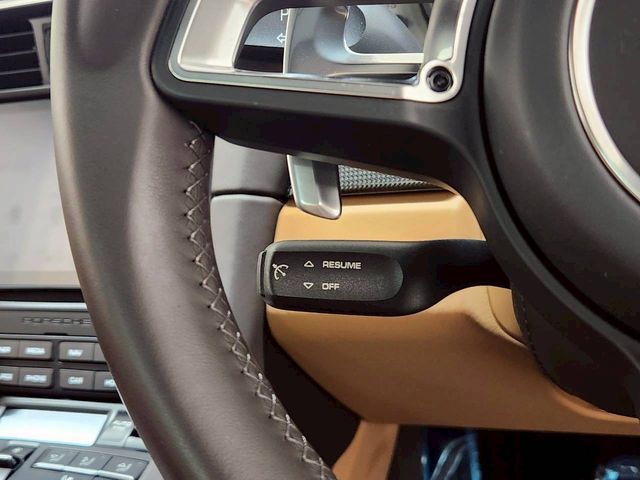 PORSCHE 911 2018 Image 31