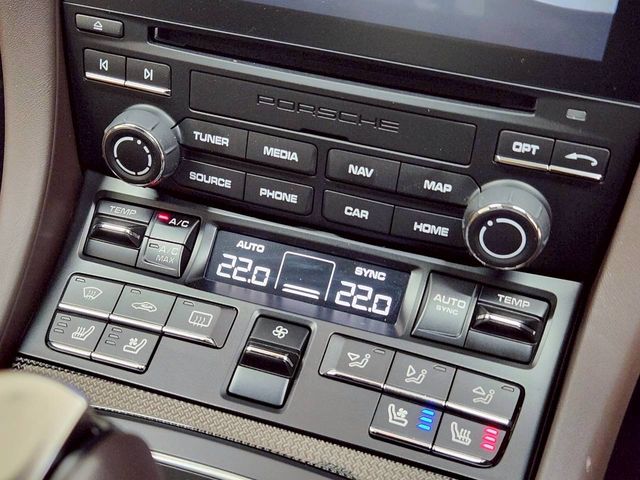 PORSCHE 911 2018 Image 31