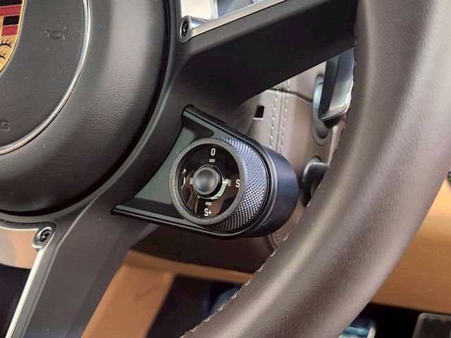 PORSCHE 911 2018 Image 31