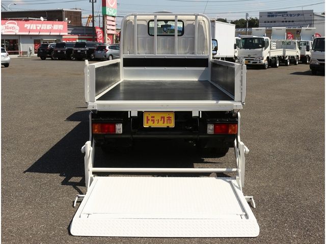 HINO DUTRO 2018 Image 31