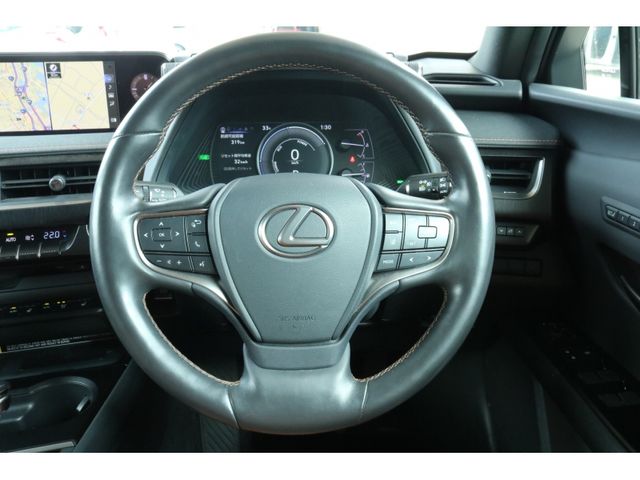 TOYOTA LEXUS UX250H 2018 Image 31