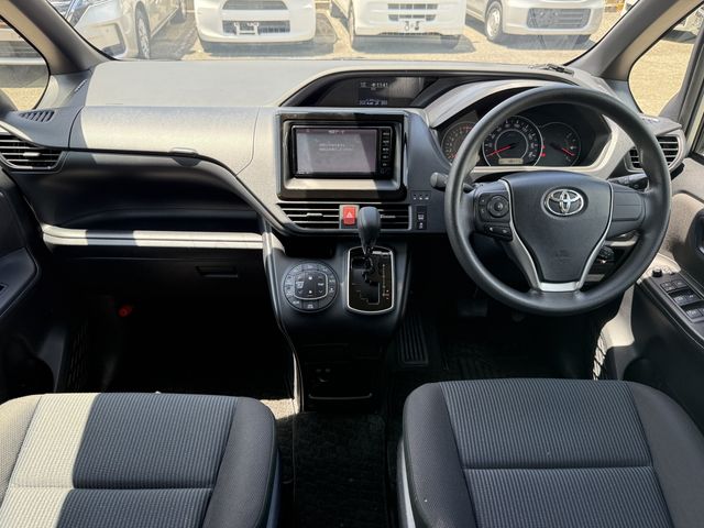 TOYOTA NOAH 2018 Image 31