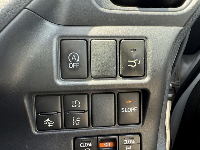 TOYOTA NOAH 2018 Image 31