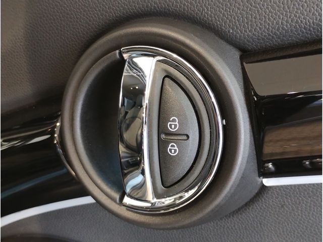 BMW MINI COOPER S 5DOOR 2022 Image 31