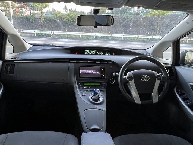 TOYOTA PRIUS 2011 Image 31