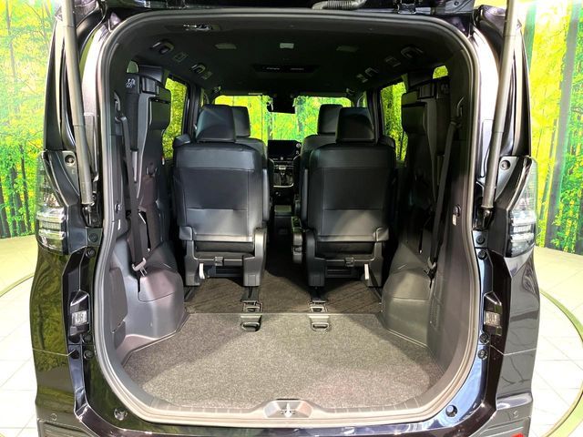 TOYOTA VOXY 2022 Image 31