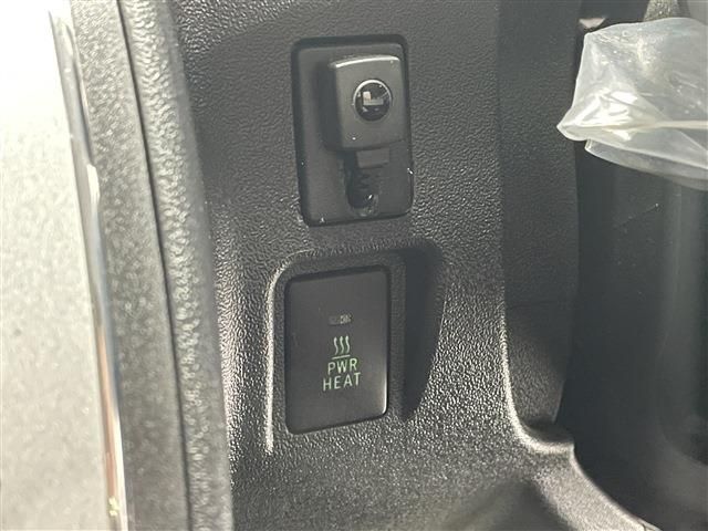 TOYOTA HIACE VAN 4WD 2021 Image 31