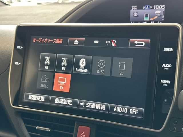 TOYOTA VOXY HYBRID 2018 Image 31