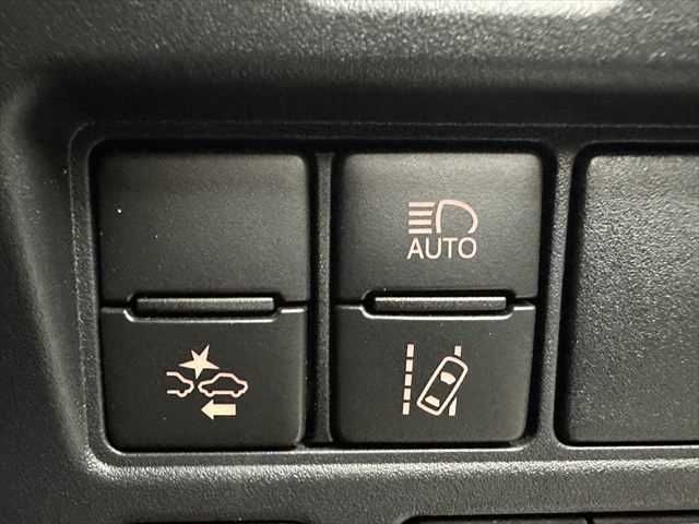 TOYOTA VOXY HYBRID 2018 Image 31