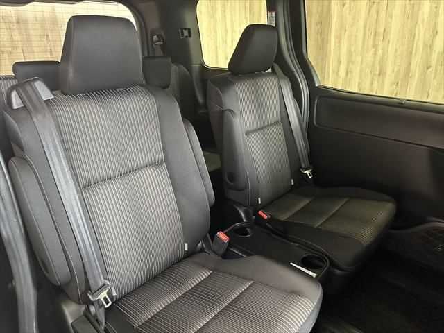 TOYOTA VOXY HYBRID 2018 Image 31