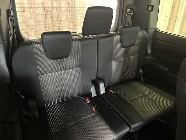 TOYOTA VOXY HYBRID 2018 Image 31