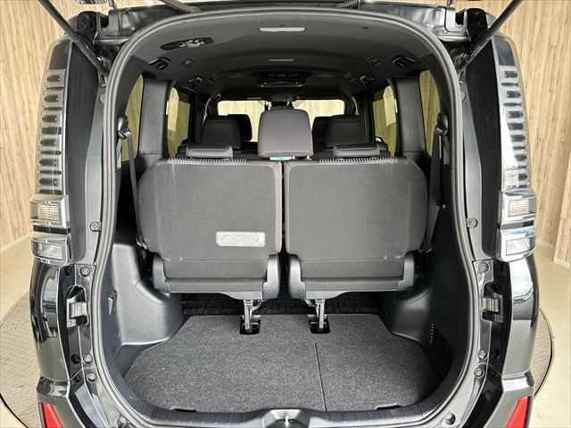 TOYOTA VOXY HYBRID 2018 Image 31