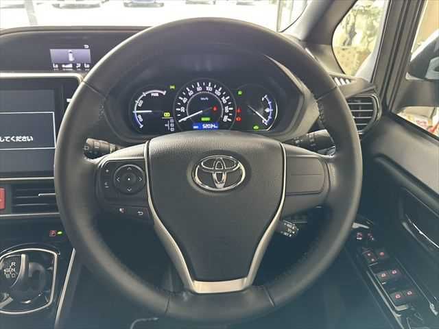 TOYOTA VOXY HYBRID 2018 Image 31