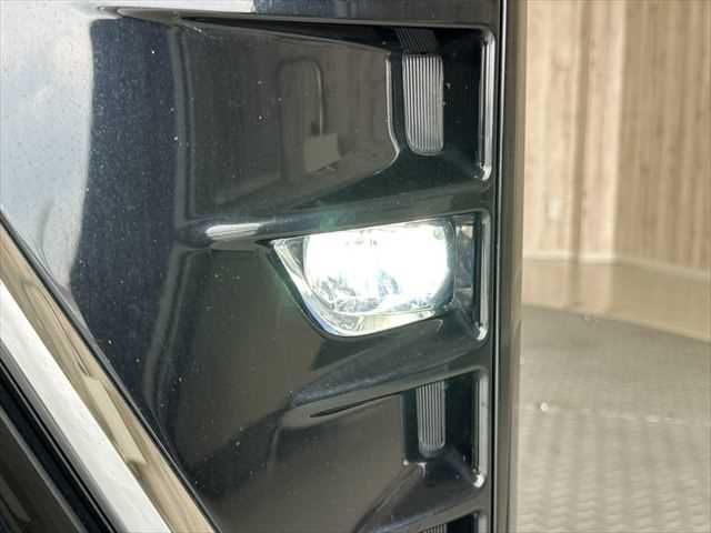 TOYOTA VOXY HYBRID 2018 Image 31