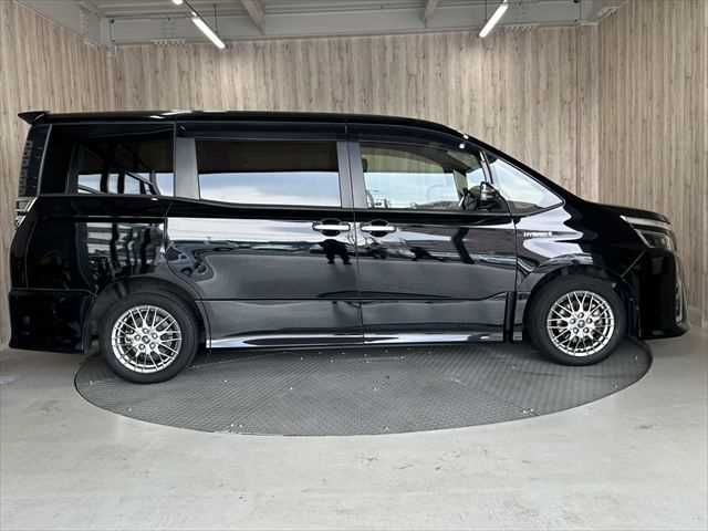 TOYOTA VOXY HYBRID 2018 Image 31