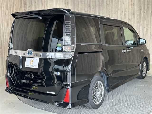 TOYOTA VOXY HYBRID 2018 Image 31
