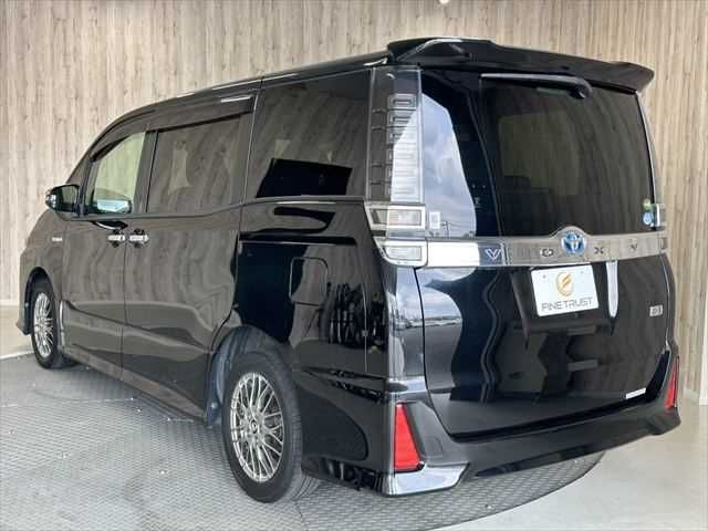 TOYOTA VOXY HYBRID 2018 Image 31