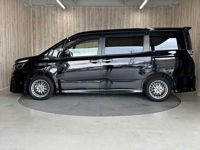 TOYOTA VOXY HYBRID 2018 Image 31