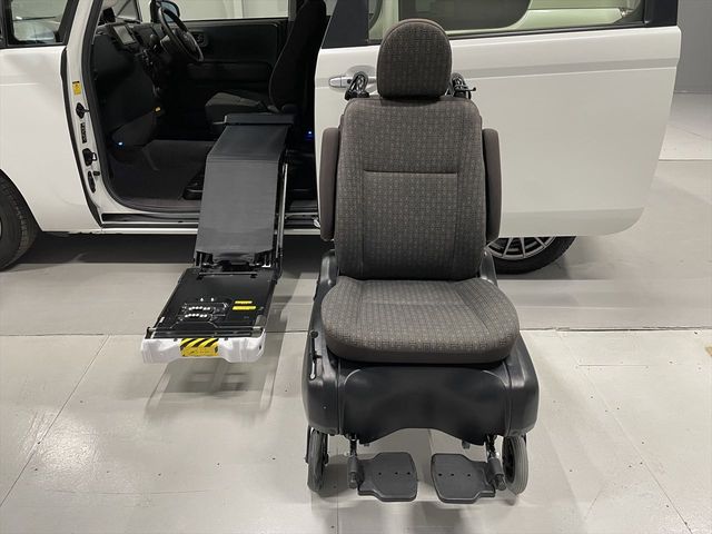 TOYOTA SPADE 4WD 2013 Image 31