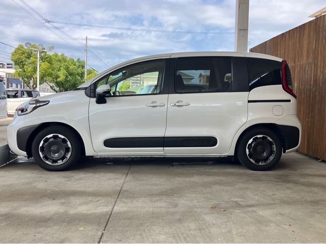 TOYOTA SIENTA HYBRID 2024 Image 31