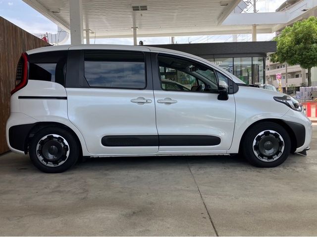 TOYOTA SIENTA HYBRID 2024 Image 31