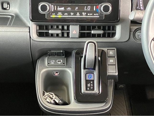 TOYOTA SIENTA HYBRID 2024 Image 31