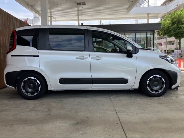 TOYOTA SIENTA HYBRID 2024 Image 31