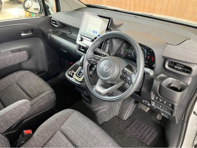 TOYOTA SIENTA HYBRID 2024 Image 31