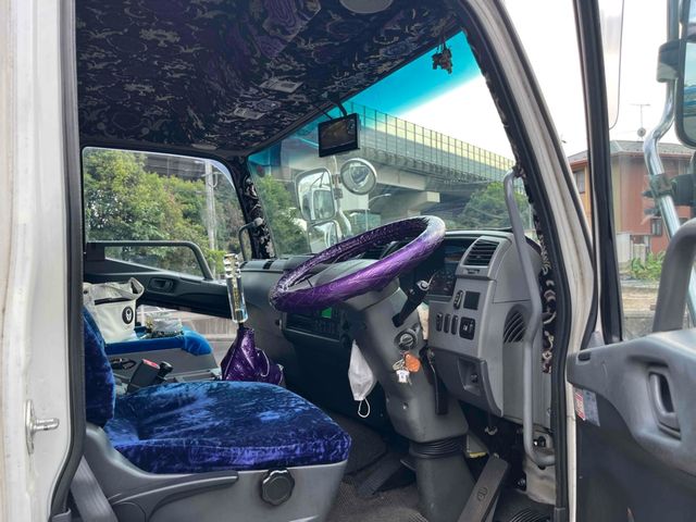 MITSUBISHI FUSOU FIGHTER 2011 Image 31