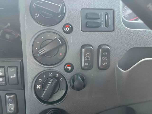 MITSUBISHI FUSOU FIGHTER 2011 Image 31