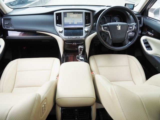 TOYOTA CROWN SEDAN HYBRID 4 2016 Image 31