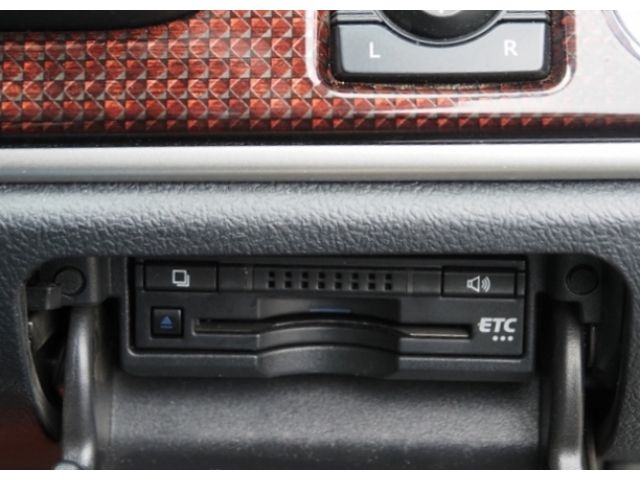 TOYOTA CROWN SEDAN HYBRID 4 2016 Image 31