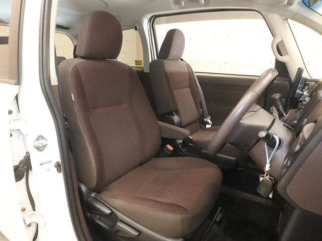 TOYOTA PORTE 2012 Image 31