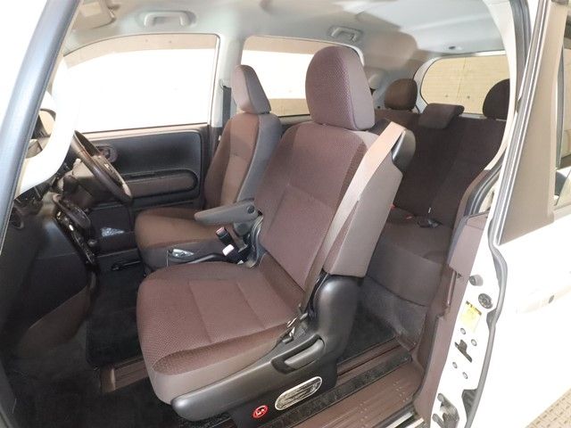 TOYOTA PORTE 2012 Image 31