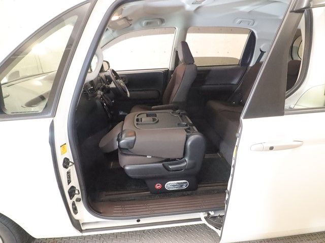 TOYOTA PORTE 2012 Image 31