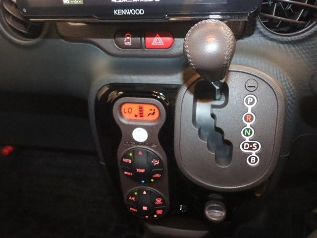 TOYOTA PORTE 2012 Image 31