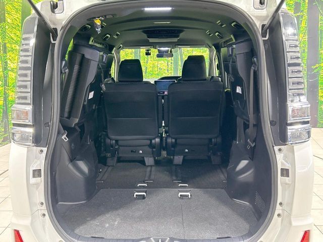 TOYOTA VOXY HYBRID 2017 Image 31