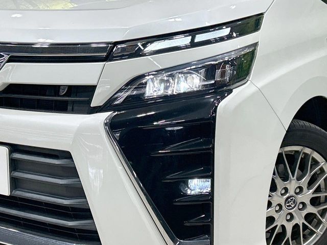 TOYOTA VOXY HYBRID 2017 Image 31