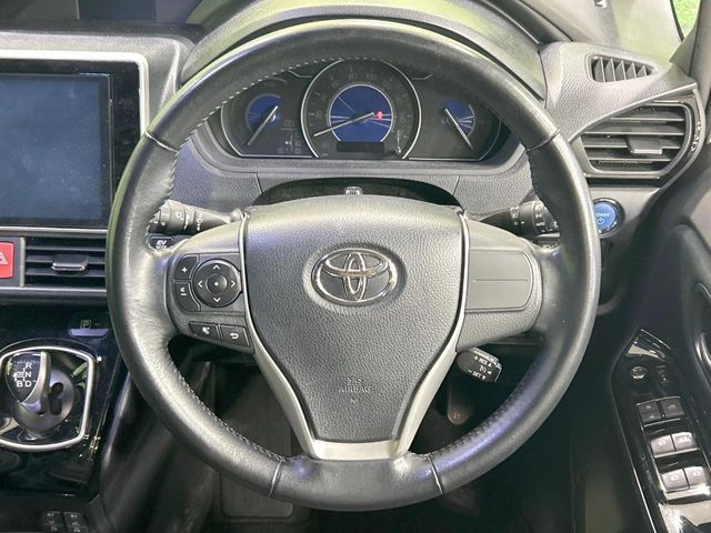 TOYOTA VOXY HYBRID 2017 Image 31