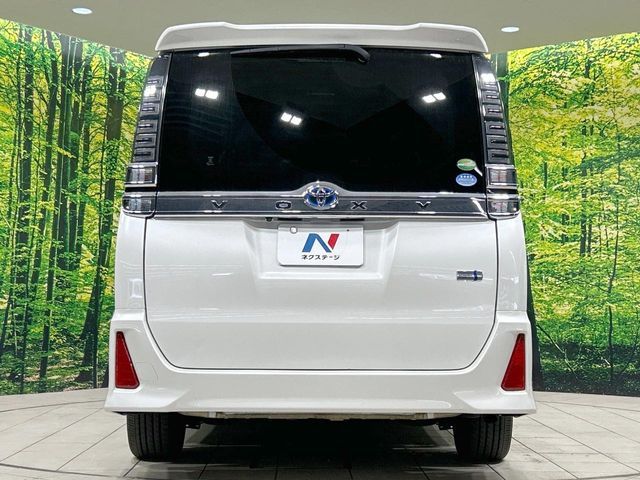 TOYOTA VOXY HYBRID 2017 Image 31