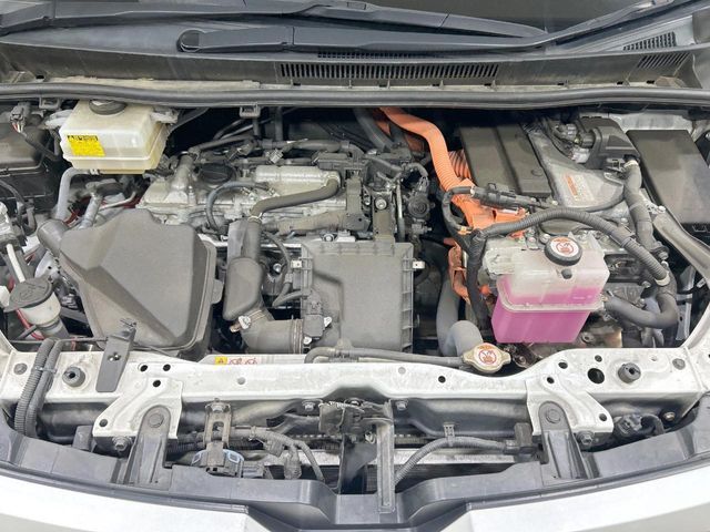 TOYOTA VOXY HYBRID 2017 Image 31