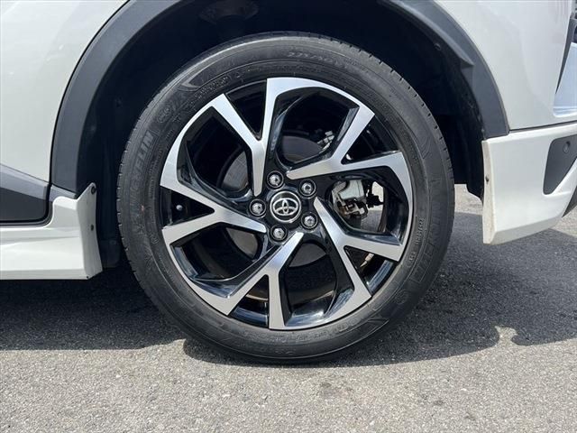 TOYOTA C-HR 2018 Image 31