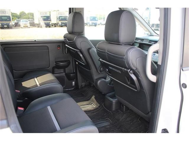 HONDA STEPWAGON E:HEV SPAD 2019 Image 31