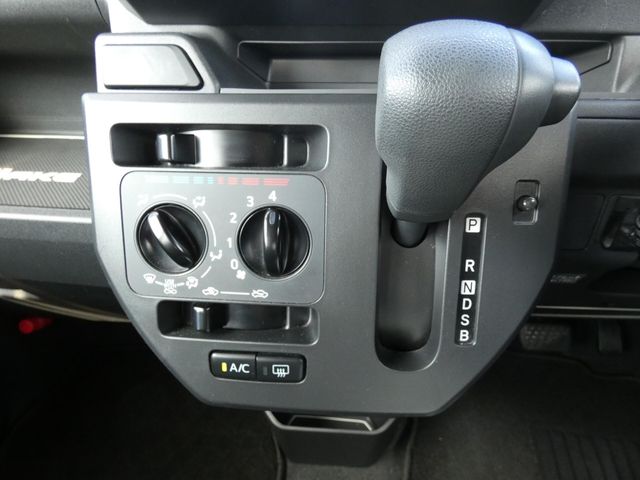 DAIHATSU WAKE 2017 Image 31