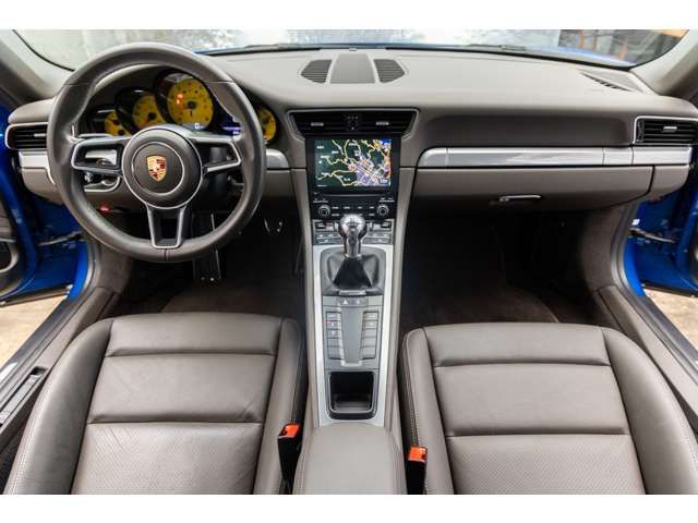 PORSCHE 911 2017 Image 31