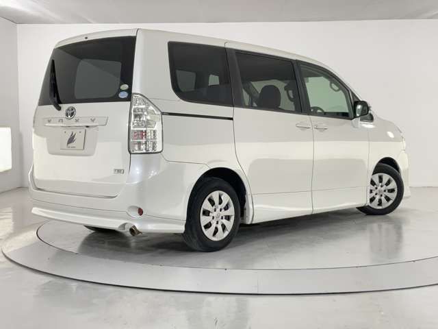 TOYOTA VOXY 2011 Image 31